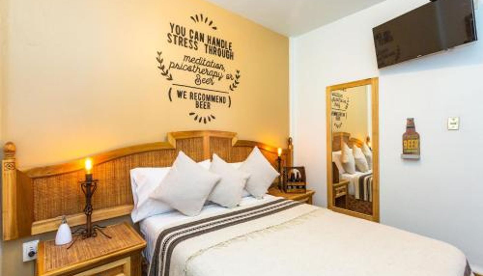 Room - Mala Vecindad Beer Hotel