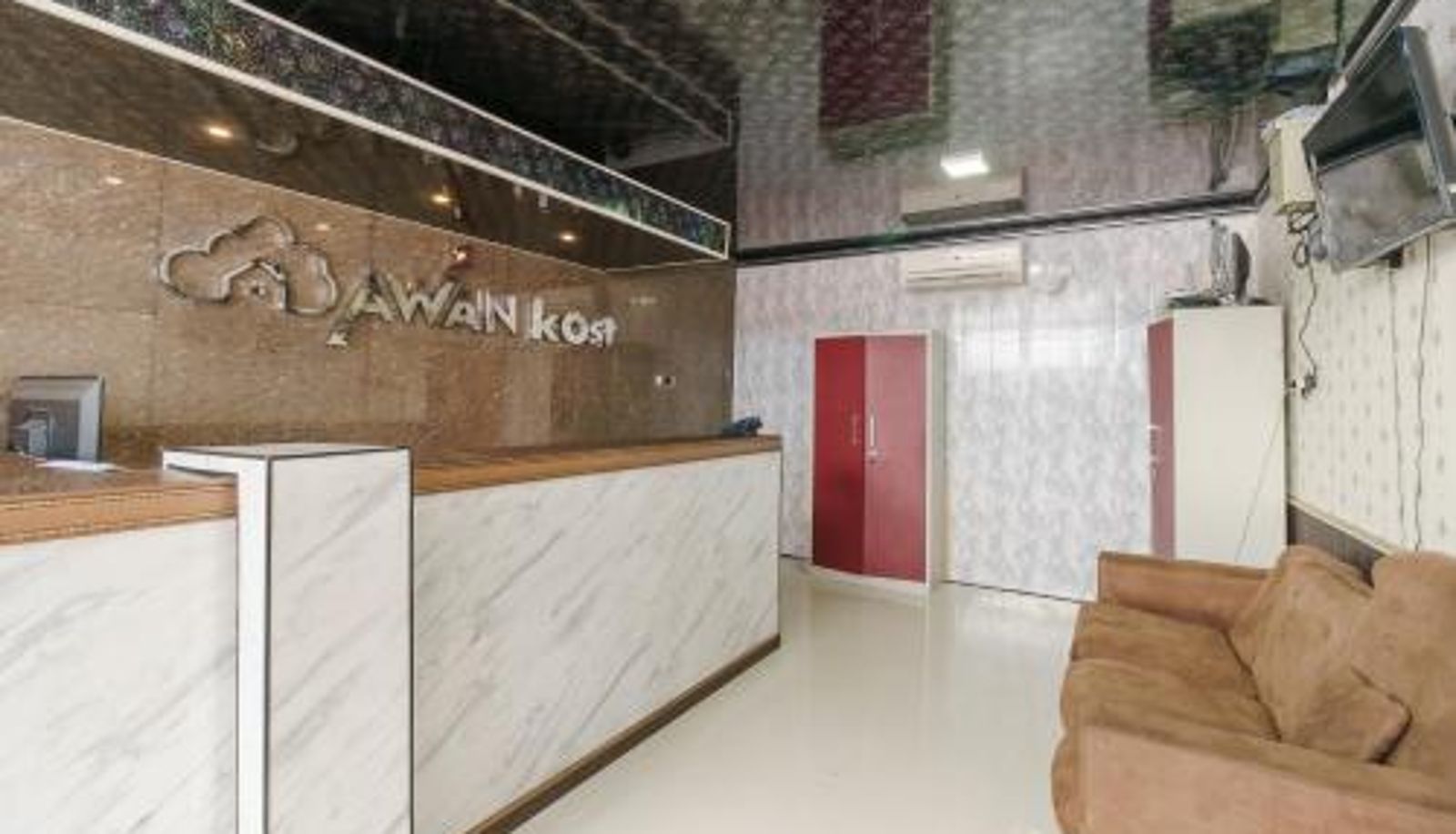 Reception - RedDoorz Plus near Palembang Icon Mall 2