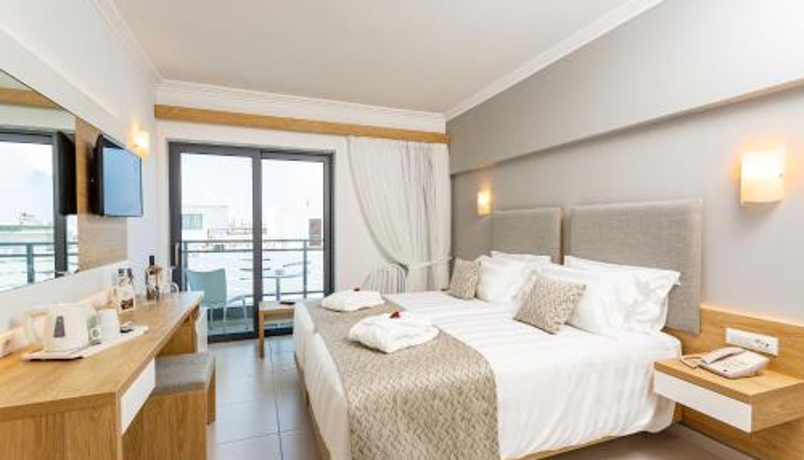 Camera - Rhodos Horizon City-Adults Only