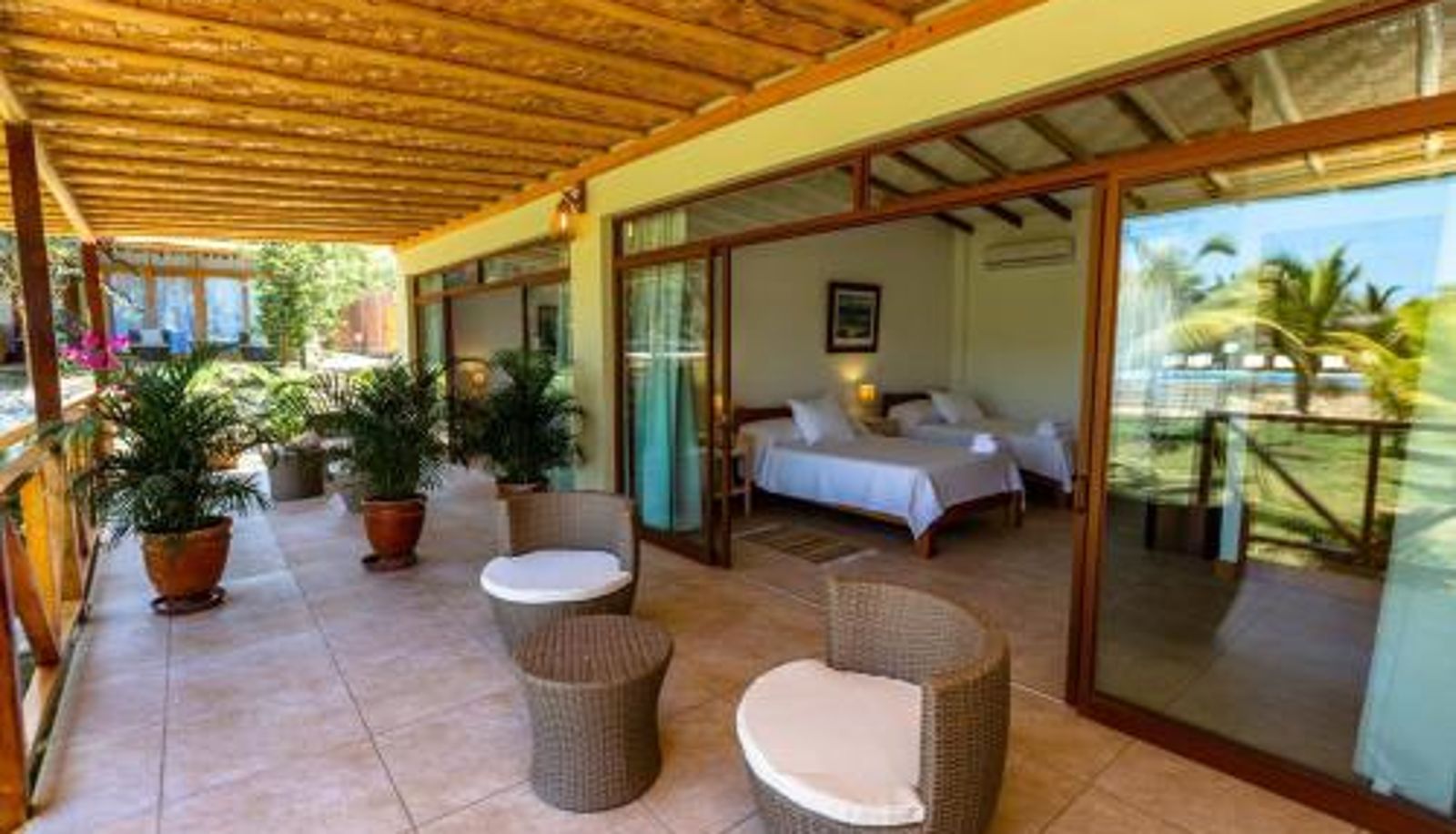 Info - Hotel Punta Camarón Bungalows & Suites
