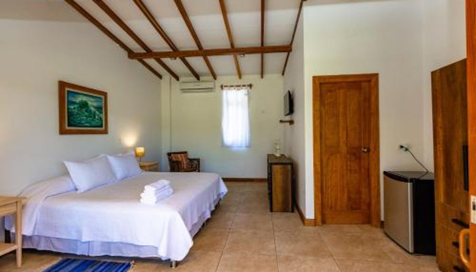 Room - Hotel Punta Camarón Bungalows & Suites