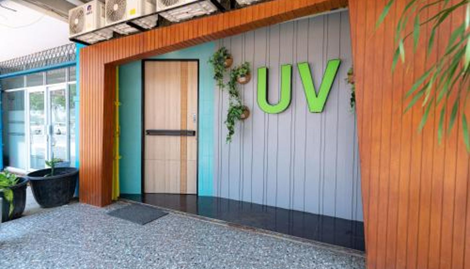 Buitenruimte van het hotel - Urbanview Hotel R House Batam by RedDoorz
