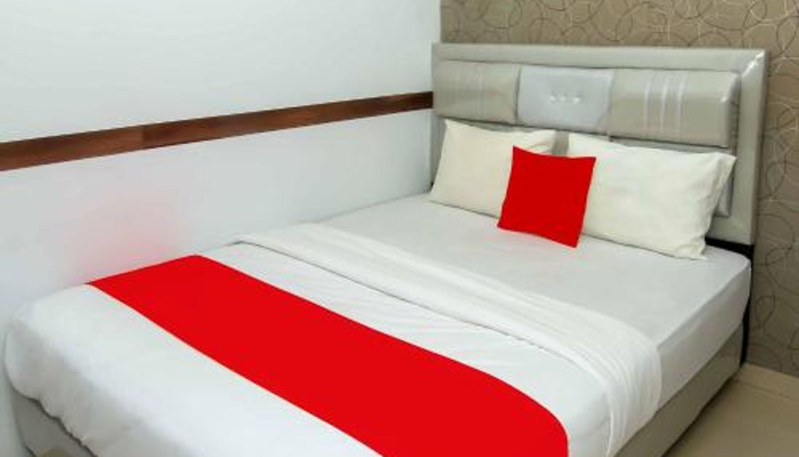 Zimmer - Zazadior Residence Syariah near Pantai Padang Mitra RedDoorz