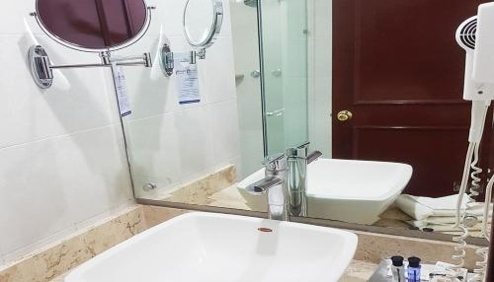 Badezimmer - Hotel Emily