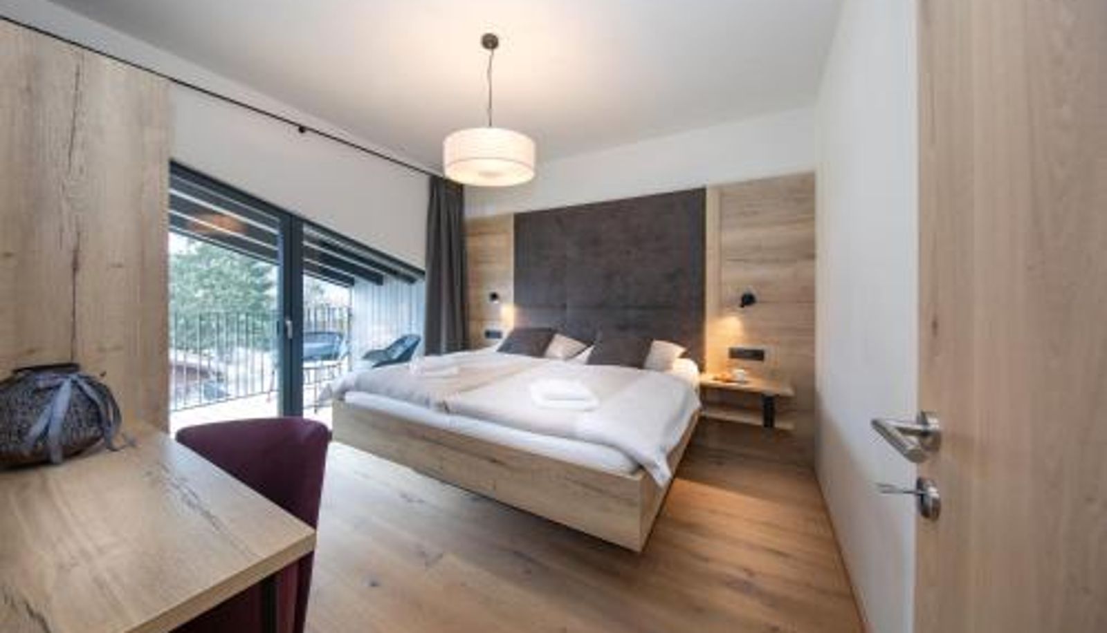 Apartment - ganzjährig beheizter Außenpool & Skibus direkt vor der Tür  Aircondition Emma Deluxe Aparthotel