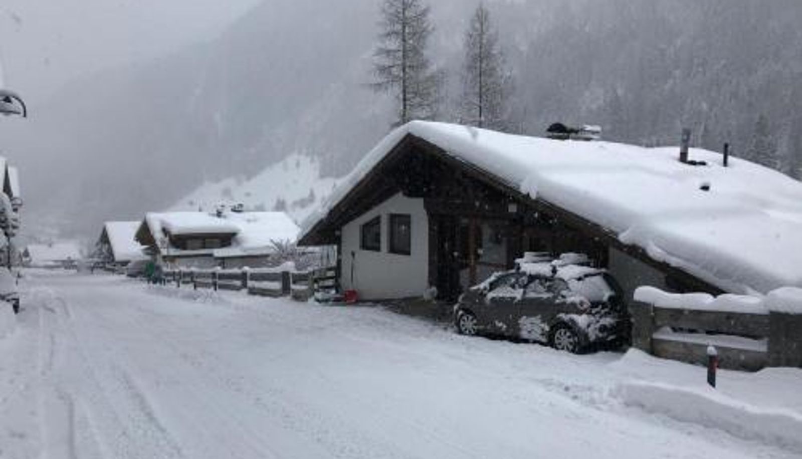 Buitenruimte van het hotel - Chalet Elfie