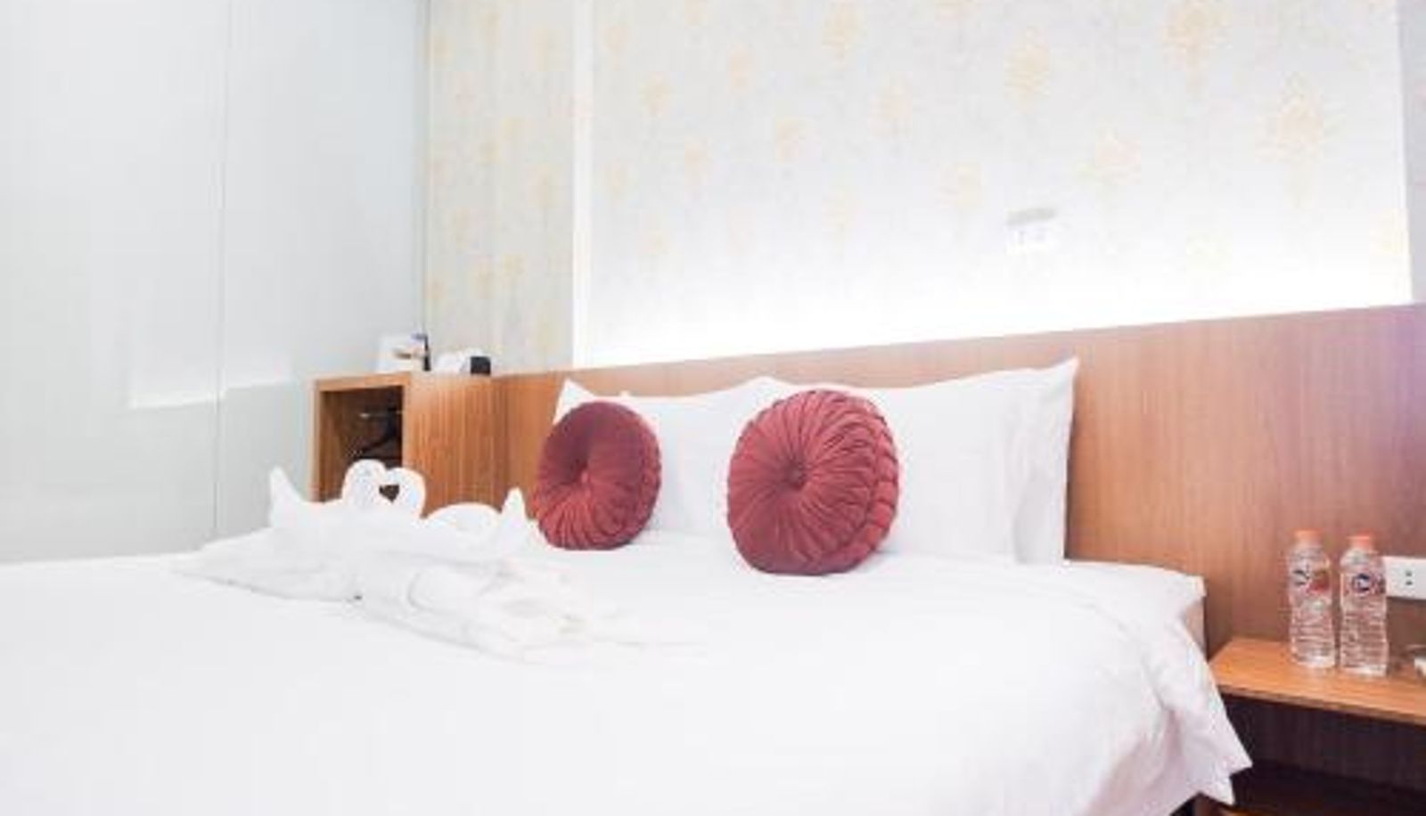 Room - King's Palace Medan RedPartner