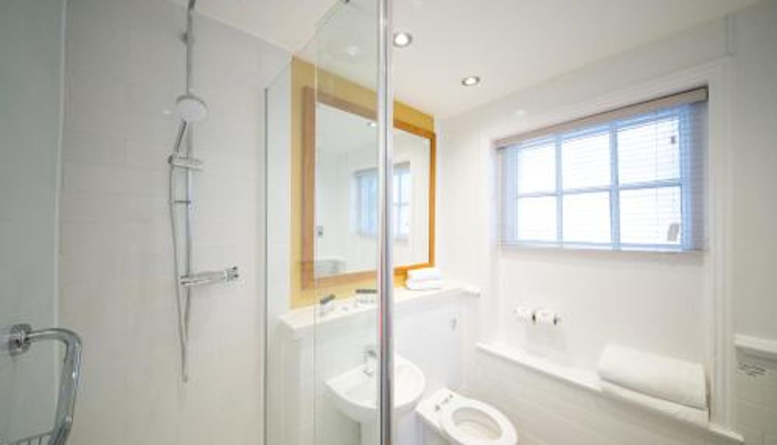 Bathroom - The Colney Fox by Innkeeper's Collection