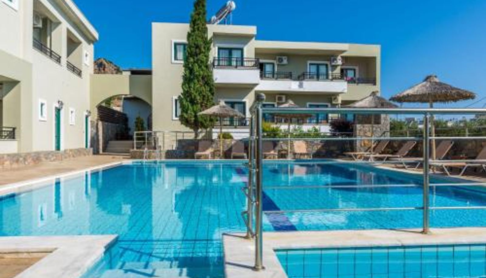 Piscina - Dias Hotel & Apts