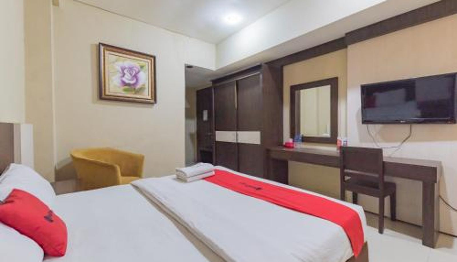 Habitación - RedDoorz at La Mega near Pasar Pagi Cirebon