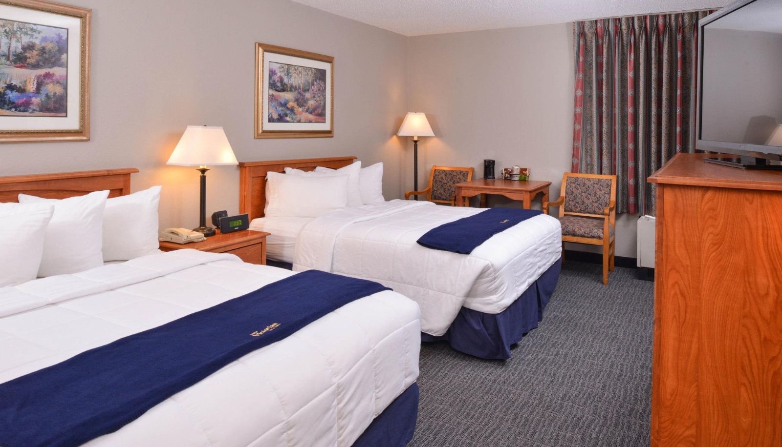 Room - New Victorian Inn and Suites