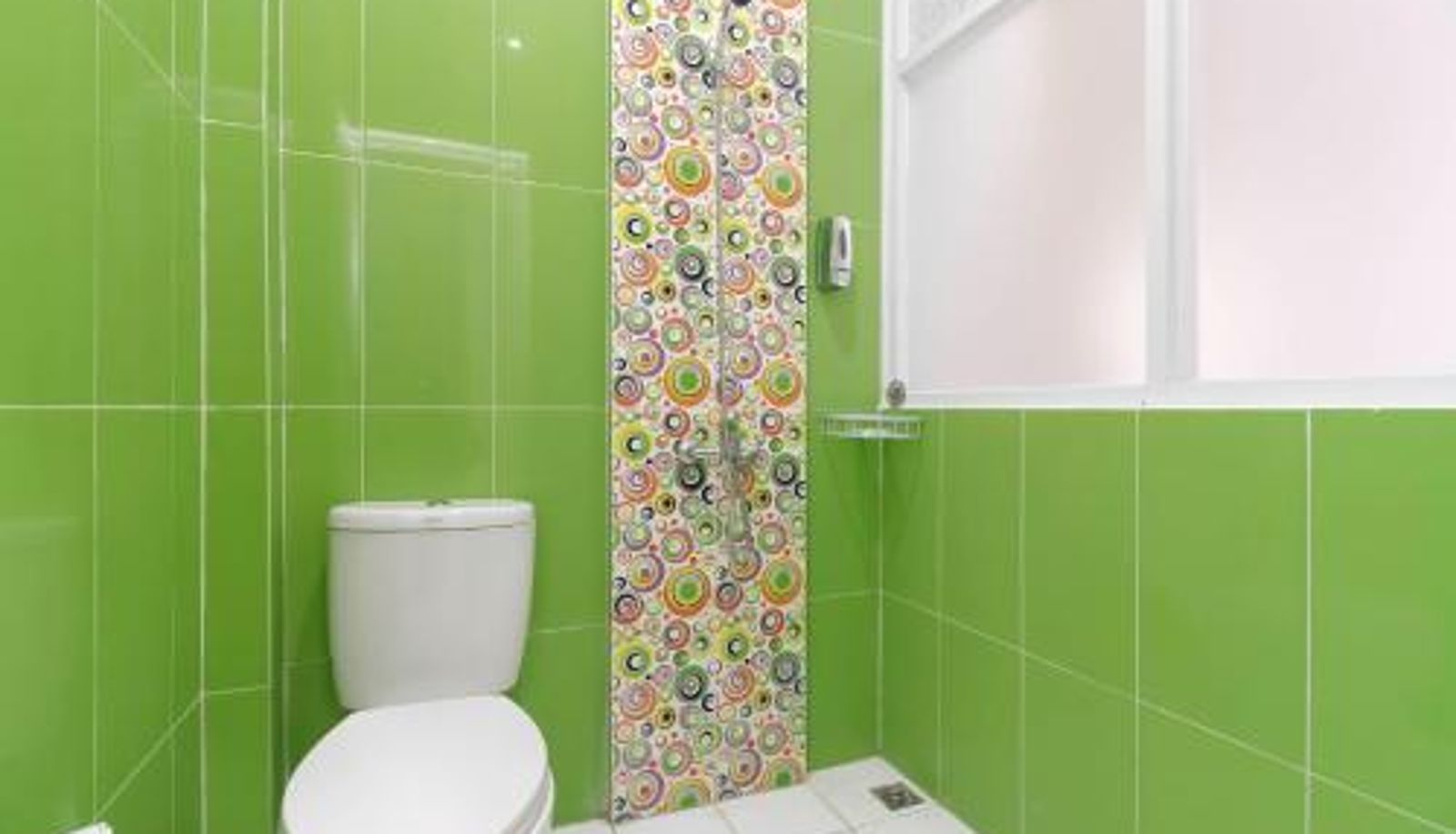 Zimmer - RedDoorz Plus near Stasiun Bekasi