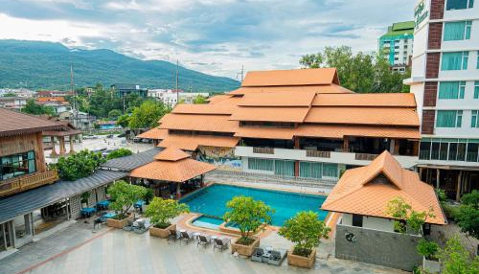 Zewnętrzna część hotelu - Khum Phucome Hotel -SHA Extra Plus