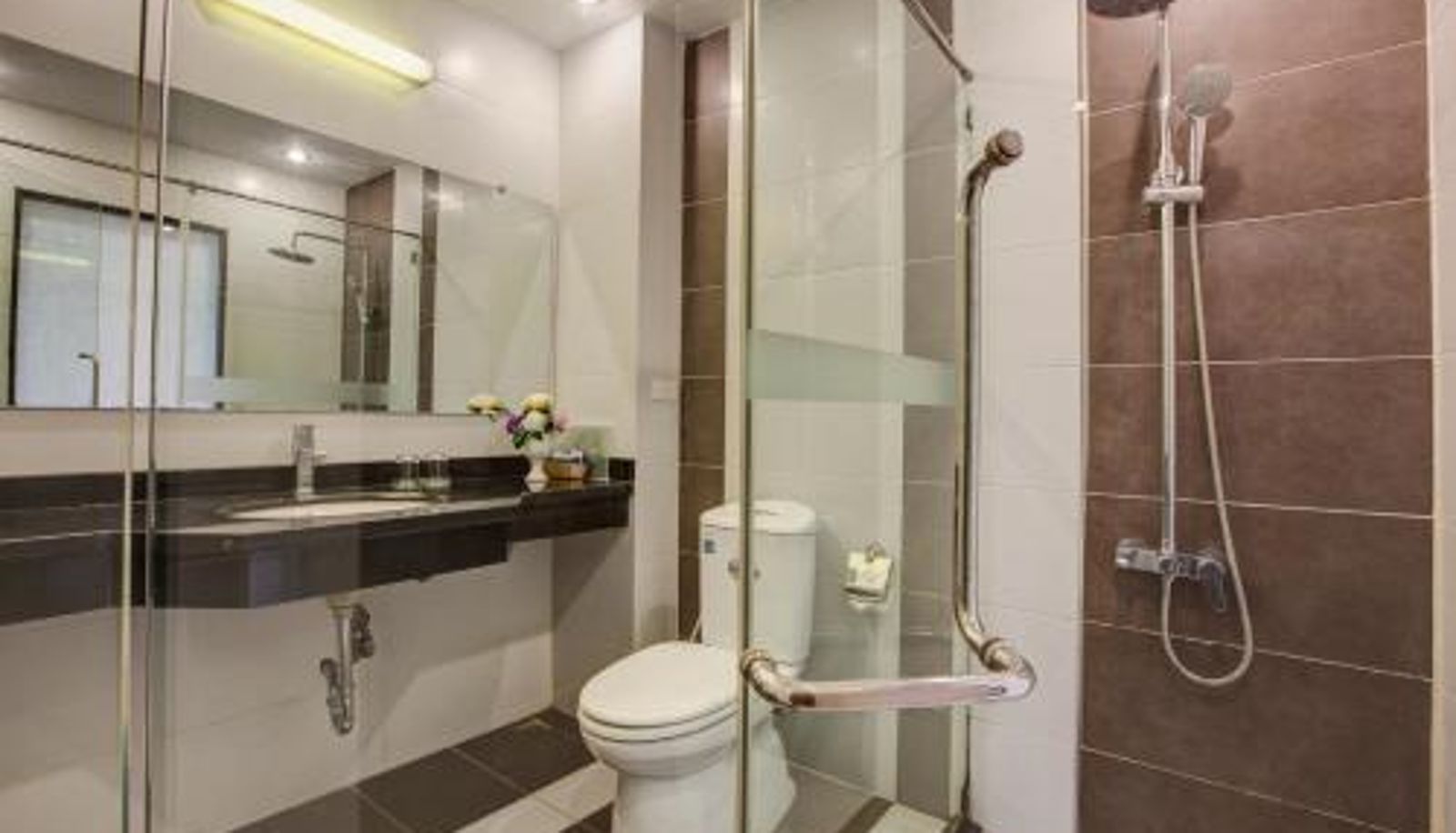 Badezimmer - TQT Hotel