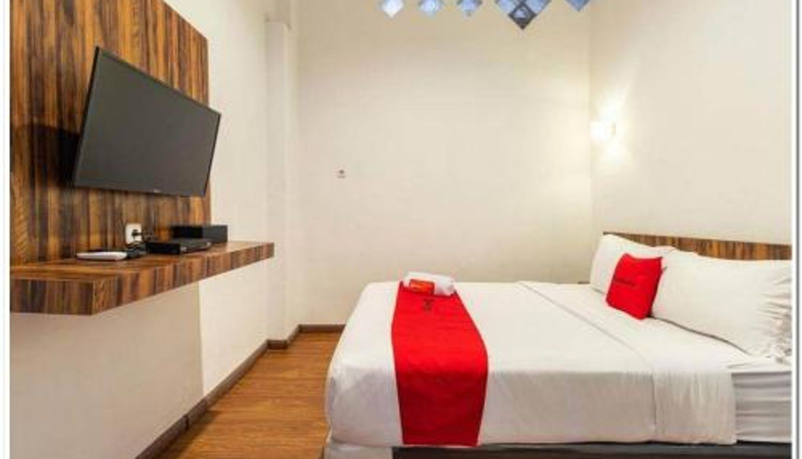 Zimmer - RedDoorz near RS Royal Prima Medan 2