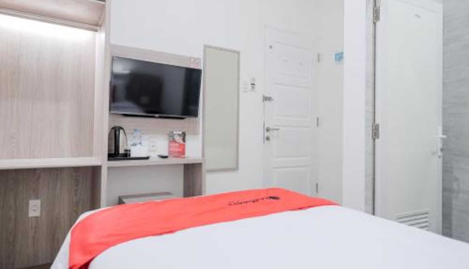 Standardzimmer - RedDoorz Plus @ Jalan Juanda Medan