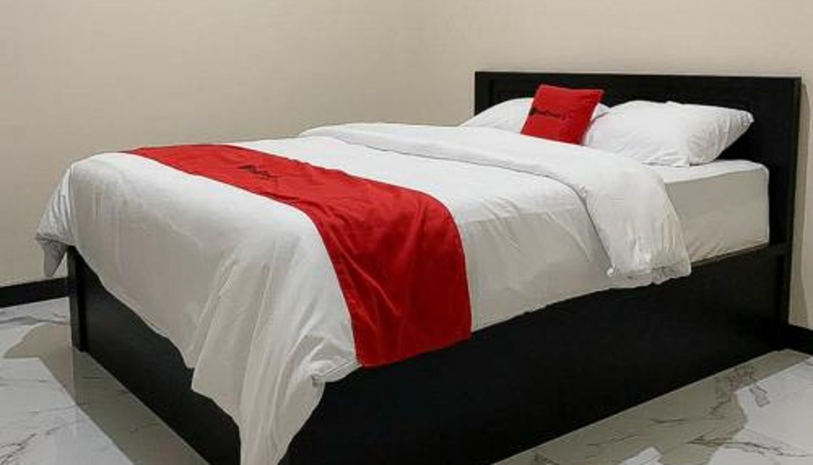Room - RedDoorz Syariah near Kawasan Simpang Lima Pati