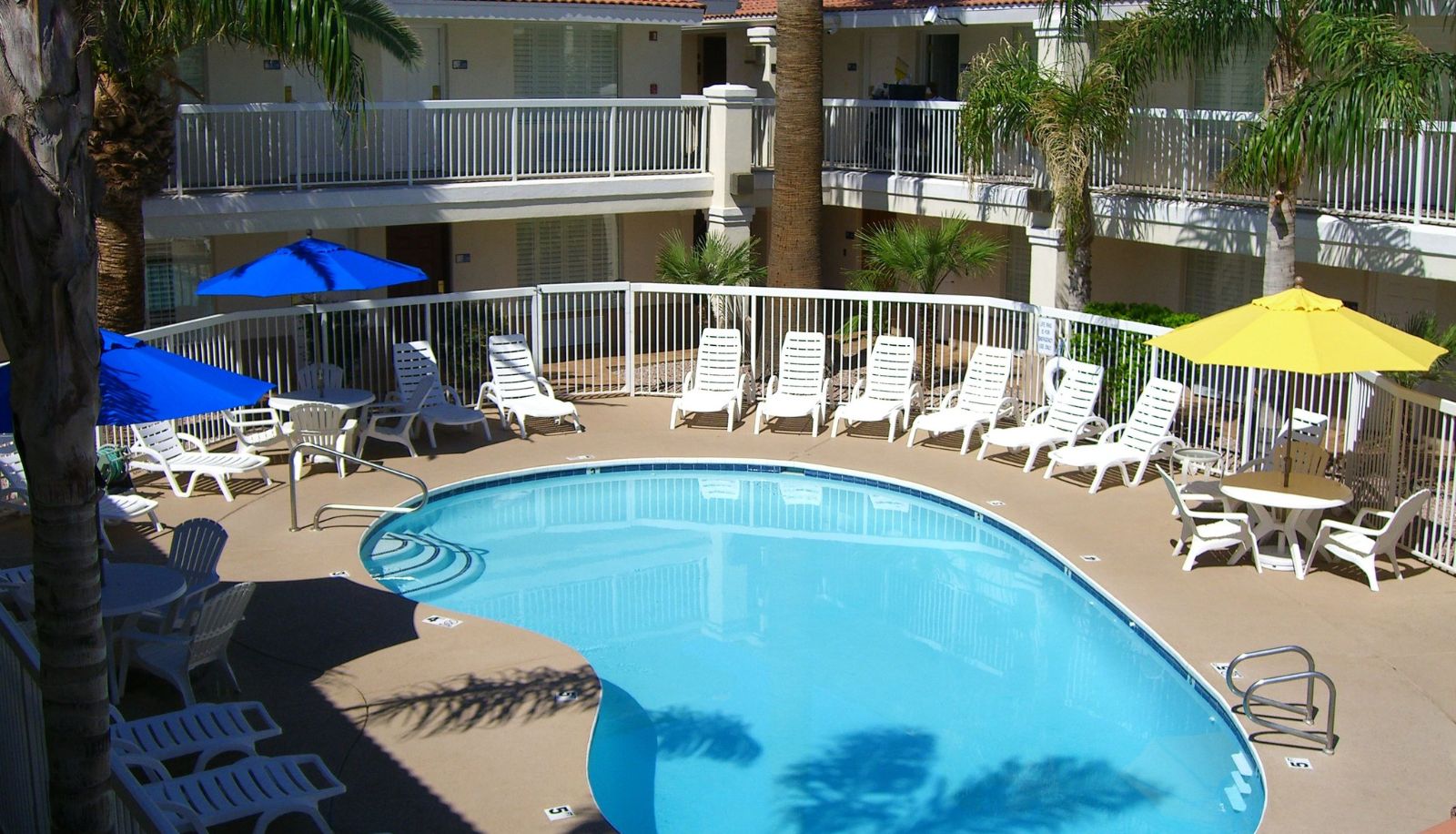 Piscina - Baymont Inn & Suites by Wyndham Tempe University/Phoenix