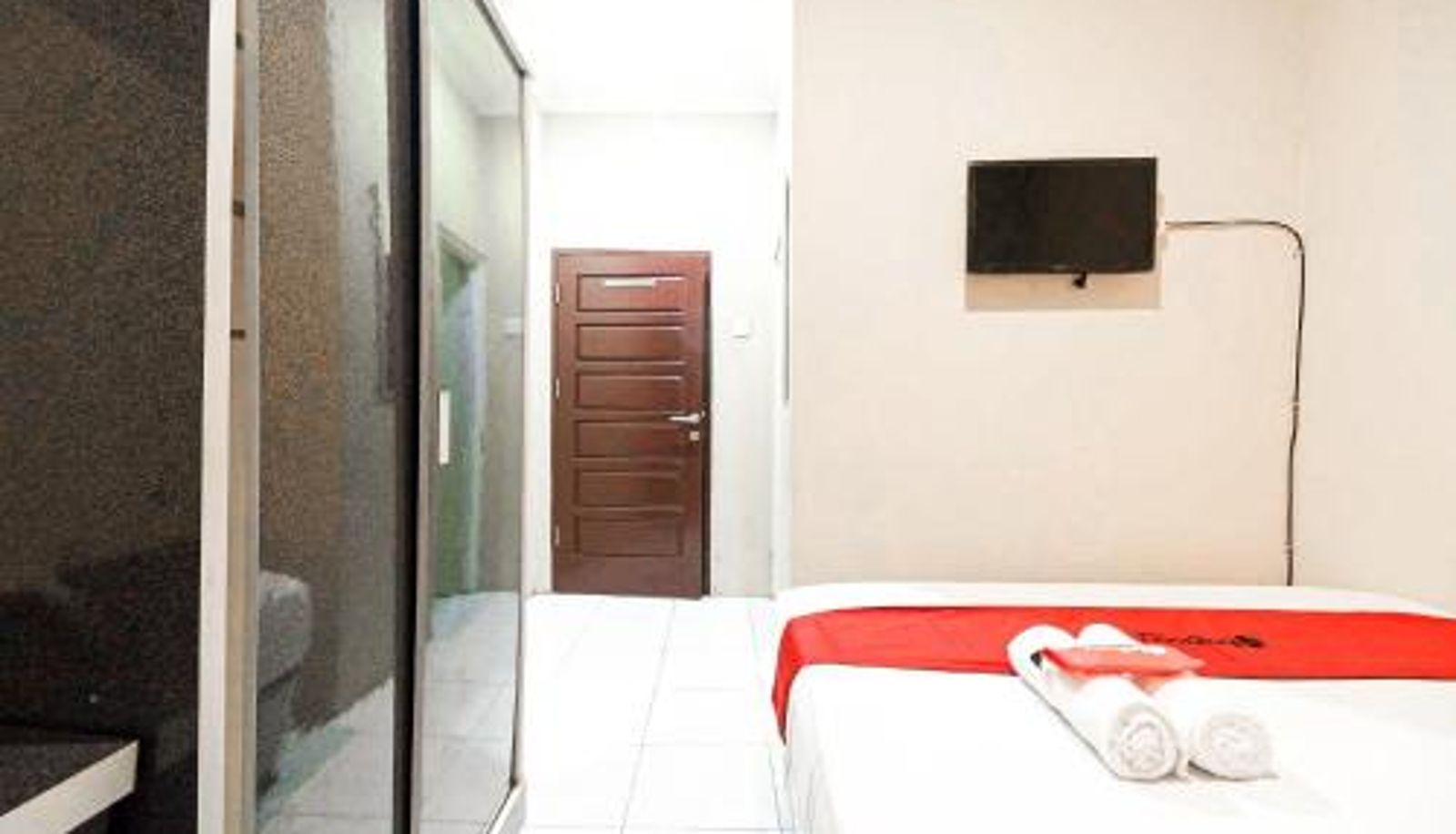 Camera - RedDoorz Syariah Near Jam Gadang Bukit tinggi 2