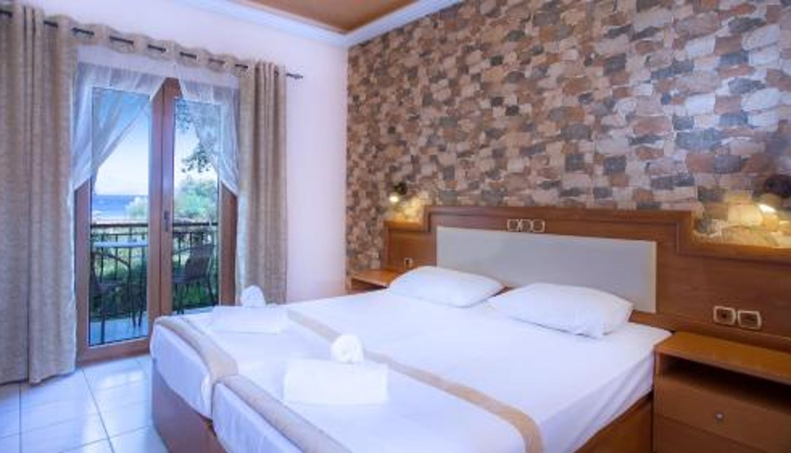Info - Castello Rosso Hotel