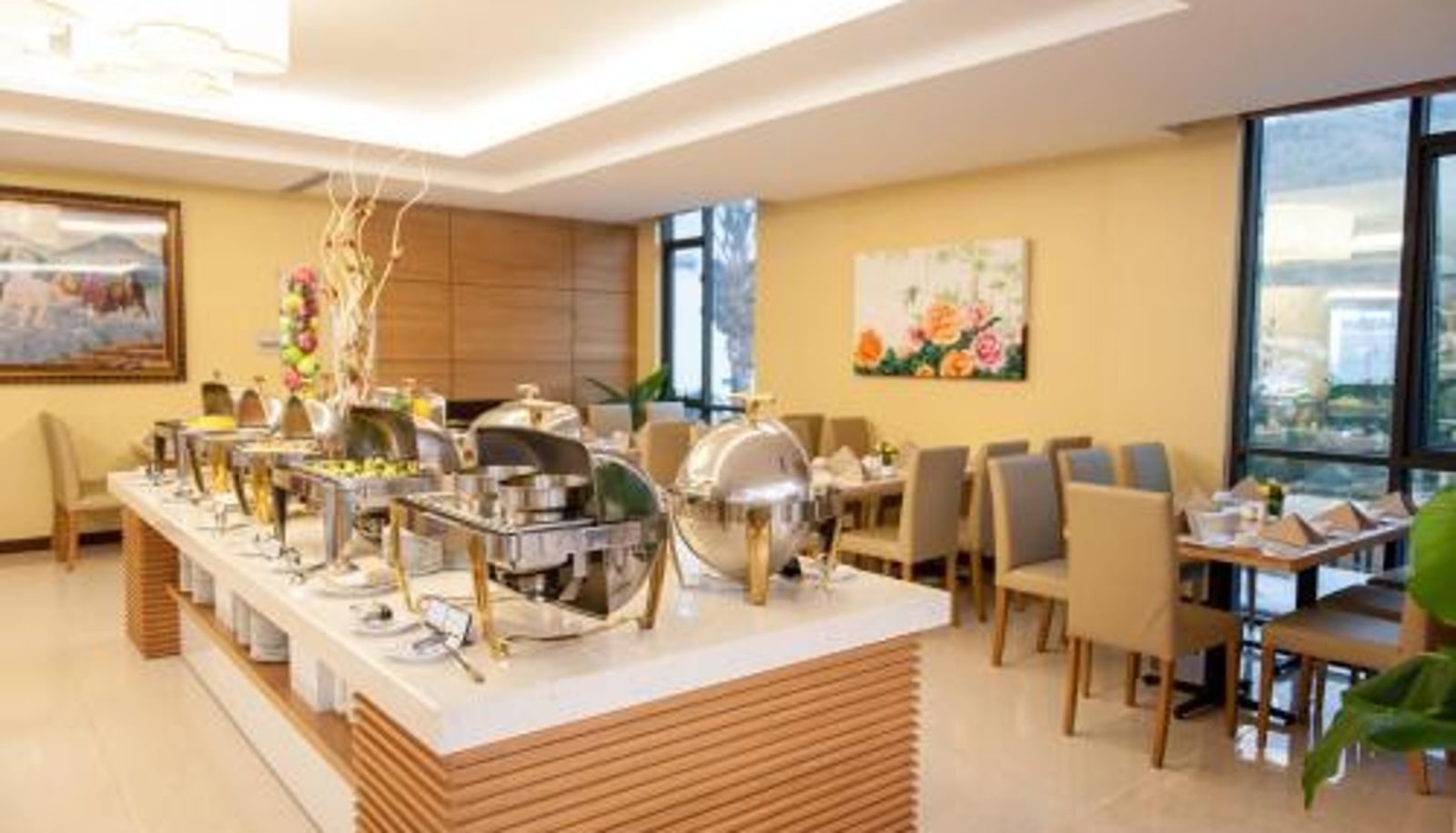Ontbijtzaal in het restaurant - Muong Thanh Grand Nha Trang Hotel