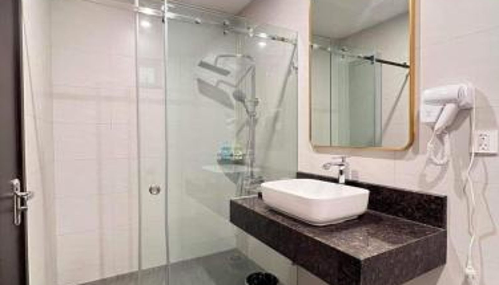 Bathroom - Victory Hotel