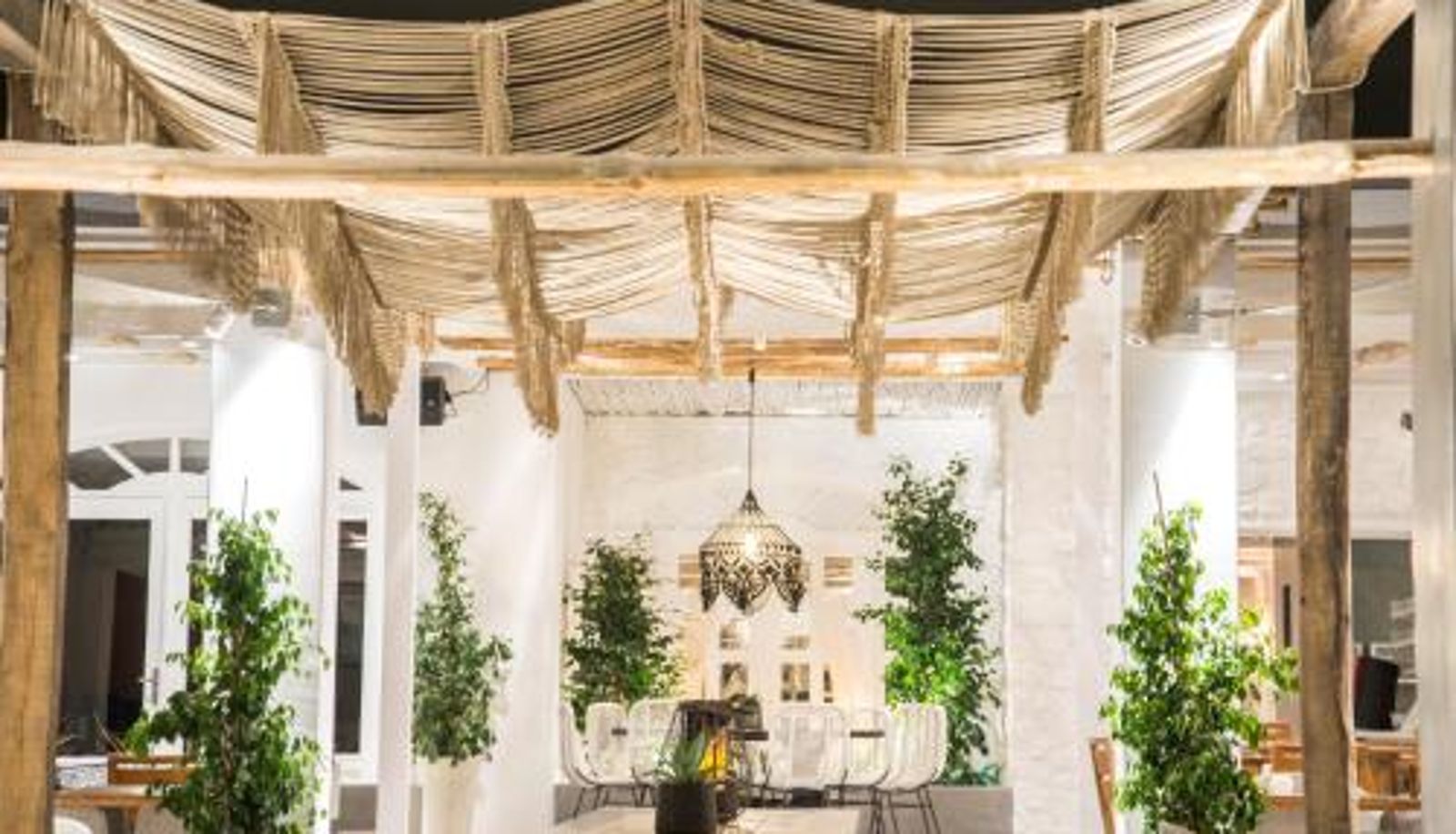 Frühstücksraum innerhalb des Restaurants - Makris Beach Hotel