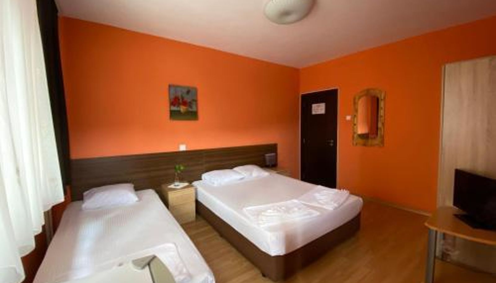 Pokój trzyosobowy - Family Hotel Flora
