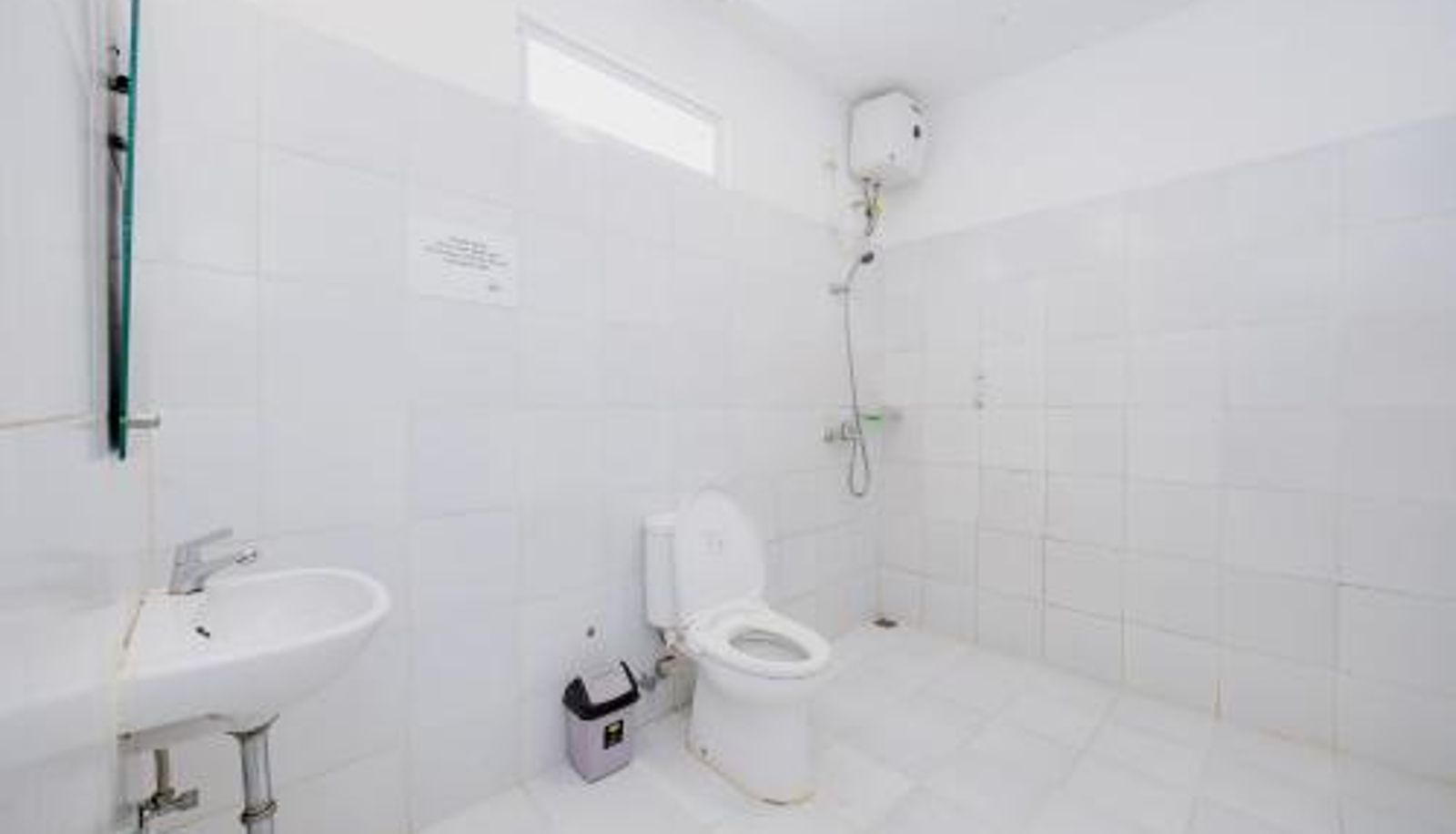 Badezimmer - RedDoorz Plus @ Megamendung Puncak 2
