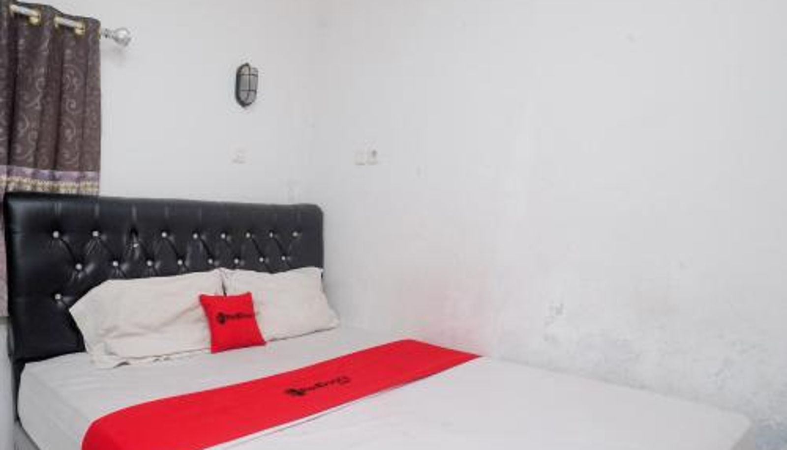 Chambre - RedDoorz Syariah at Griya Merbotan Demak