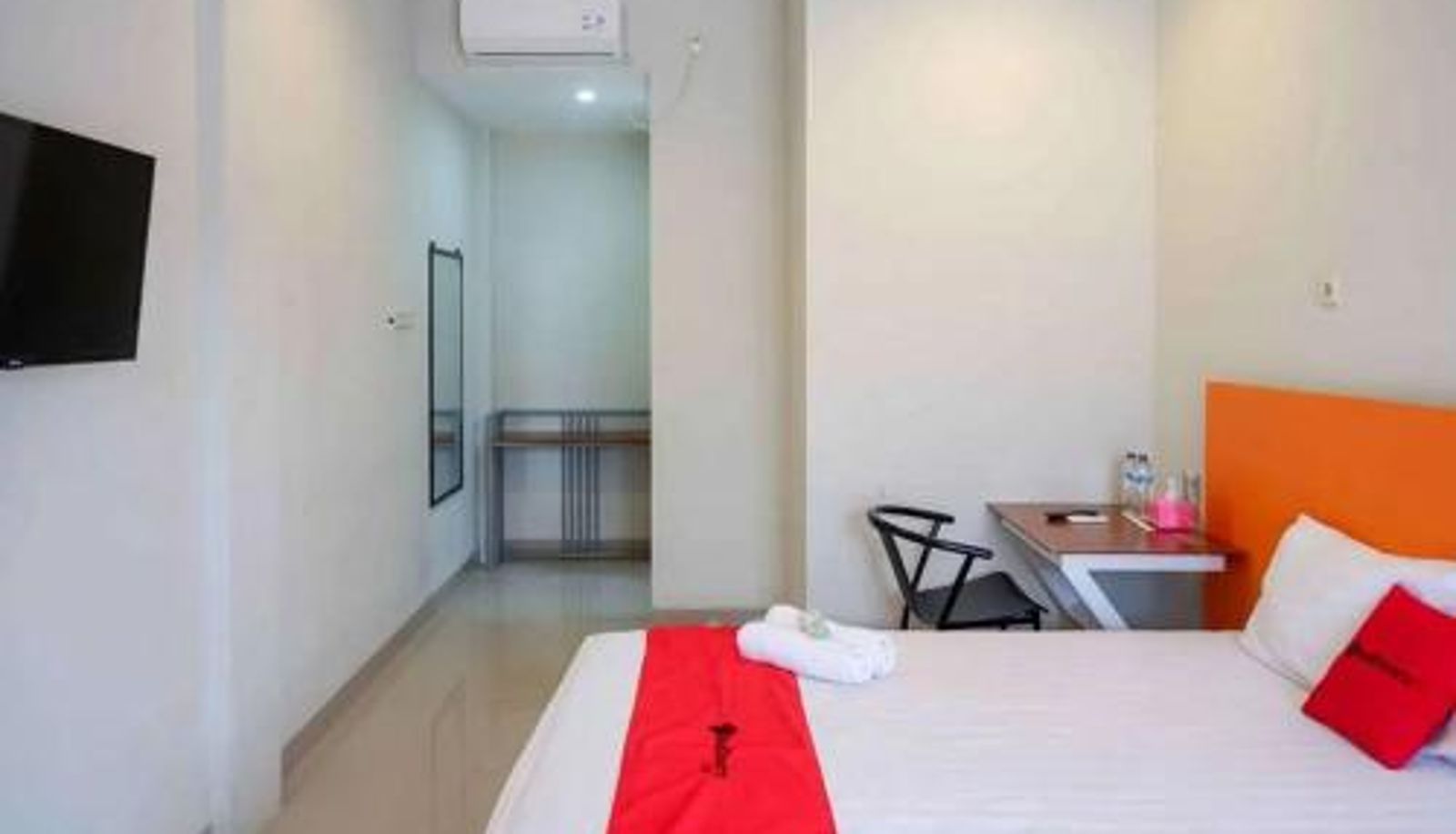 Room - Reddoorz near Stadion Kridosono Blora