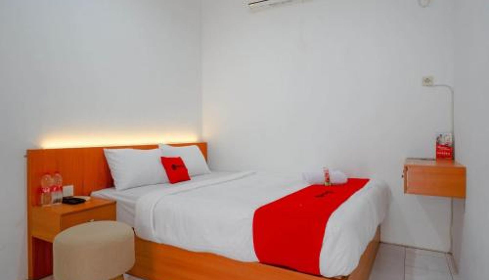 Zimmer - RedDoorz near GOR UNY