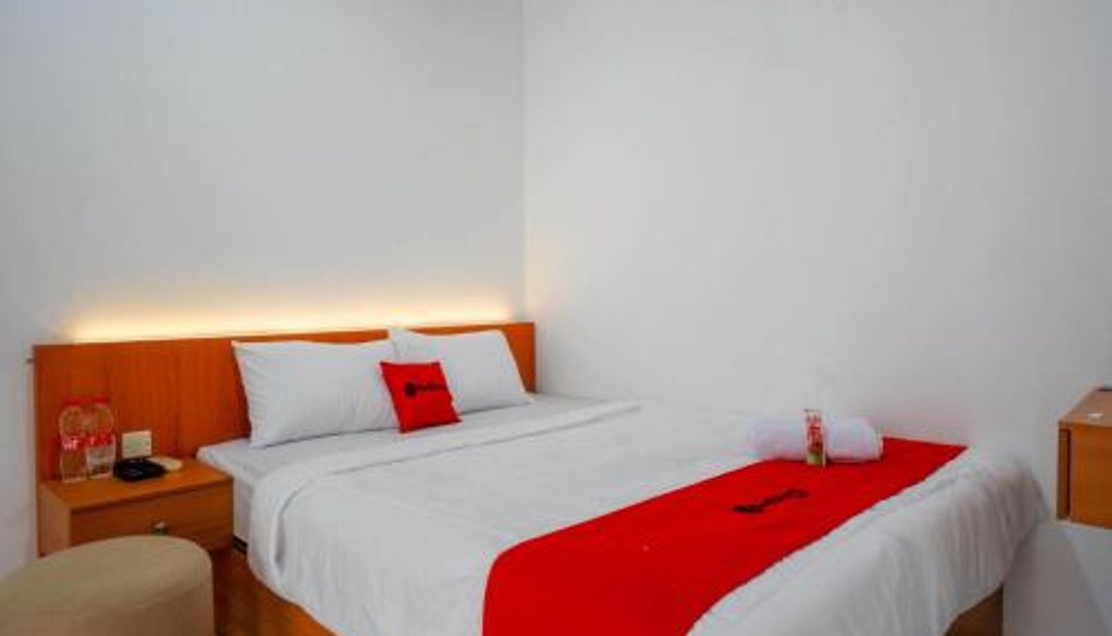 Room - RedDoorz near GOR UNY