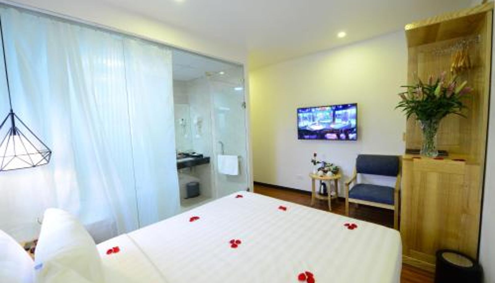 Suite - Blue Hanoi Inn Luxury Hotel