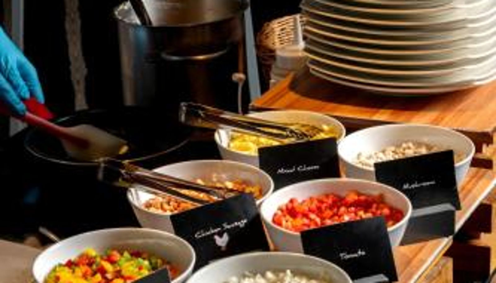 Ontbijtzaal in het restaurant - Night Hotel Bangkok - Asoke Sukhumvit 15