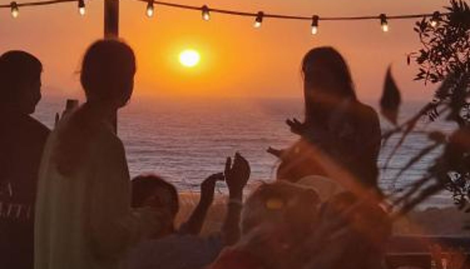 Frühstücksraum innerhalb des Restaurants - The Salty Pelican Yoga & Surf Retreat