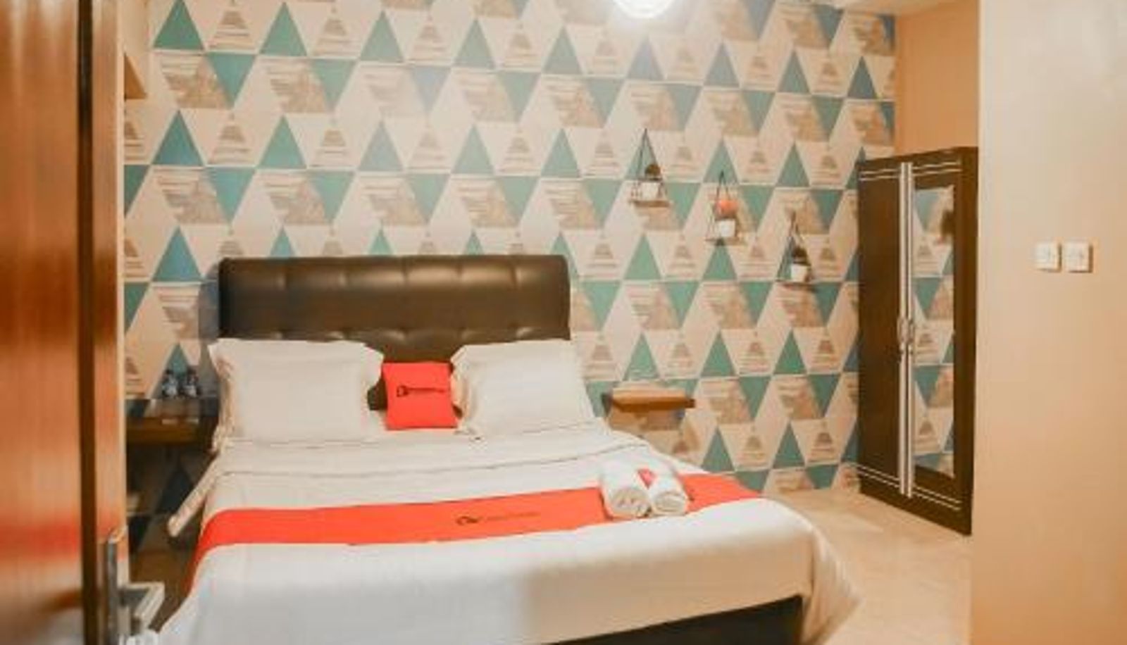 Habitación - RedDoorz near Taman Safari 2
