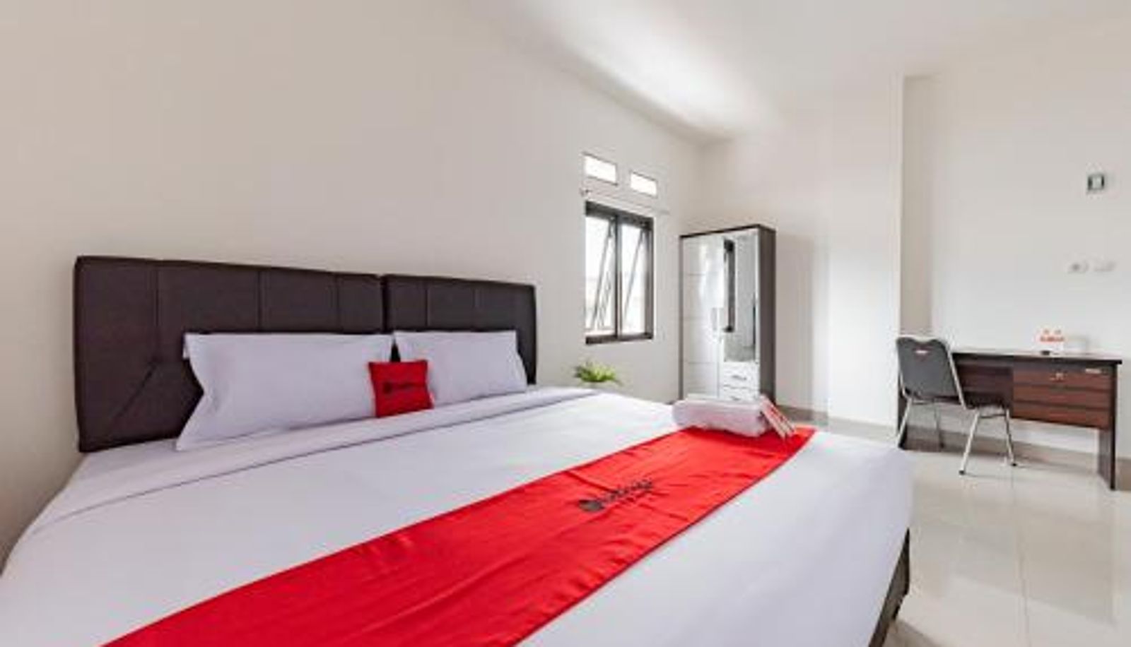 Zimmer - RedDoorz @ Suryakencana Bogor