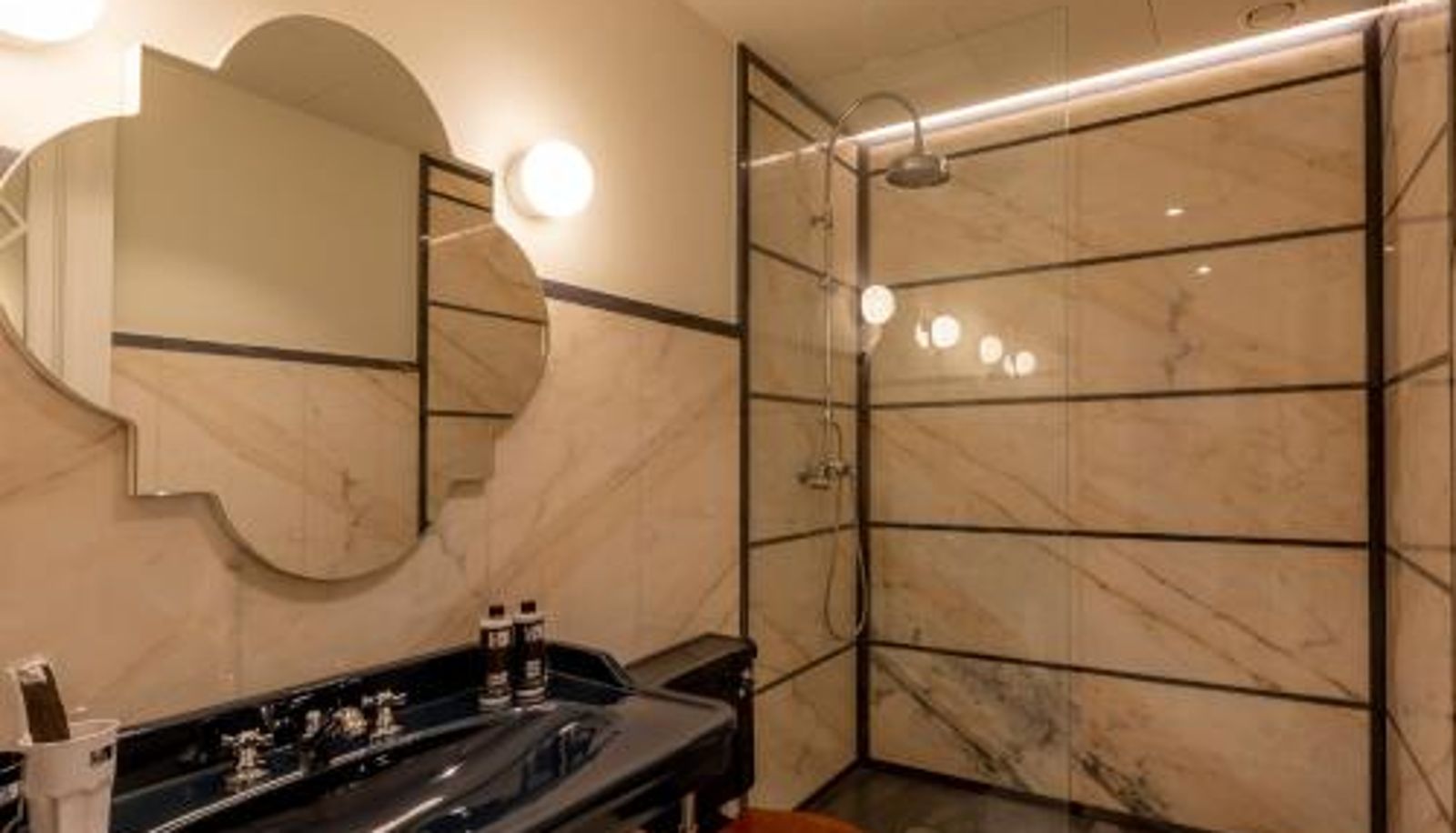 Badezimmer - One Shot Palácio Cedofeita