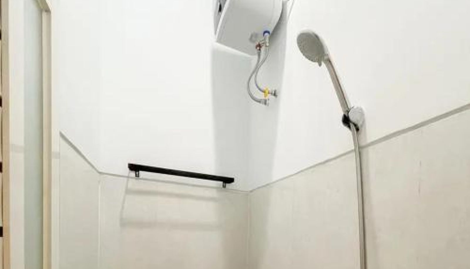 Bathroom - RedDoorz Plus near Alun Alun Kota Blora