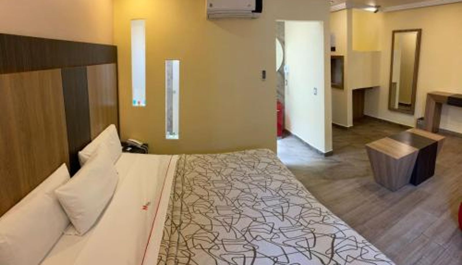 Información - HOTEL M ELITE ROJO
