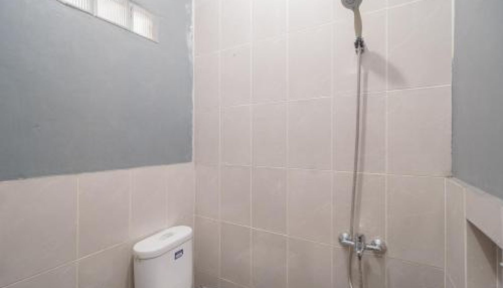 Zimmer - RedDoorz Syariah near Siloam Hospitals Bulak Kapal
