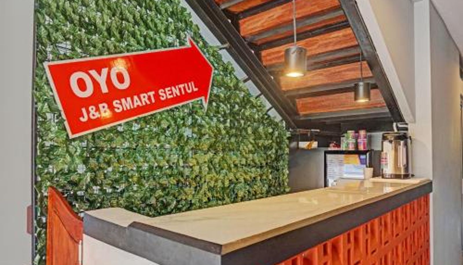 Réception - Capital O 92765 J&b Smart Sentul