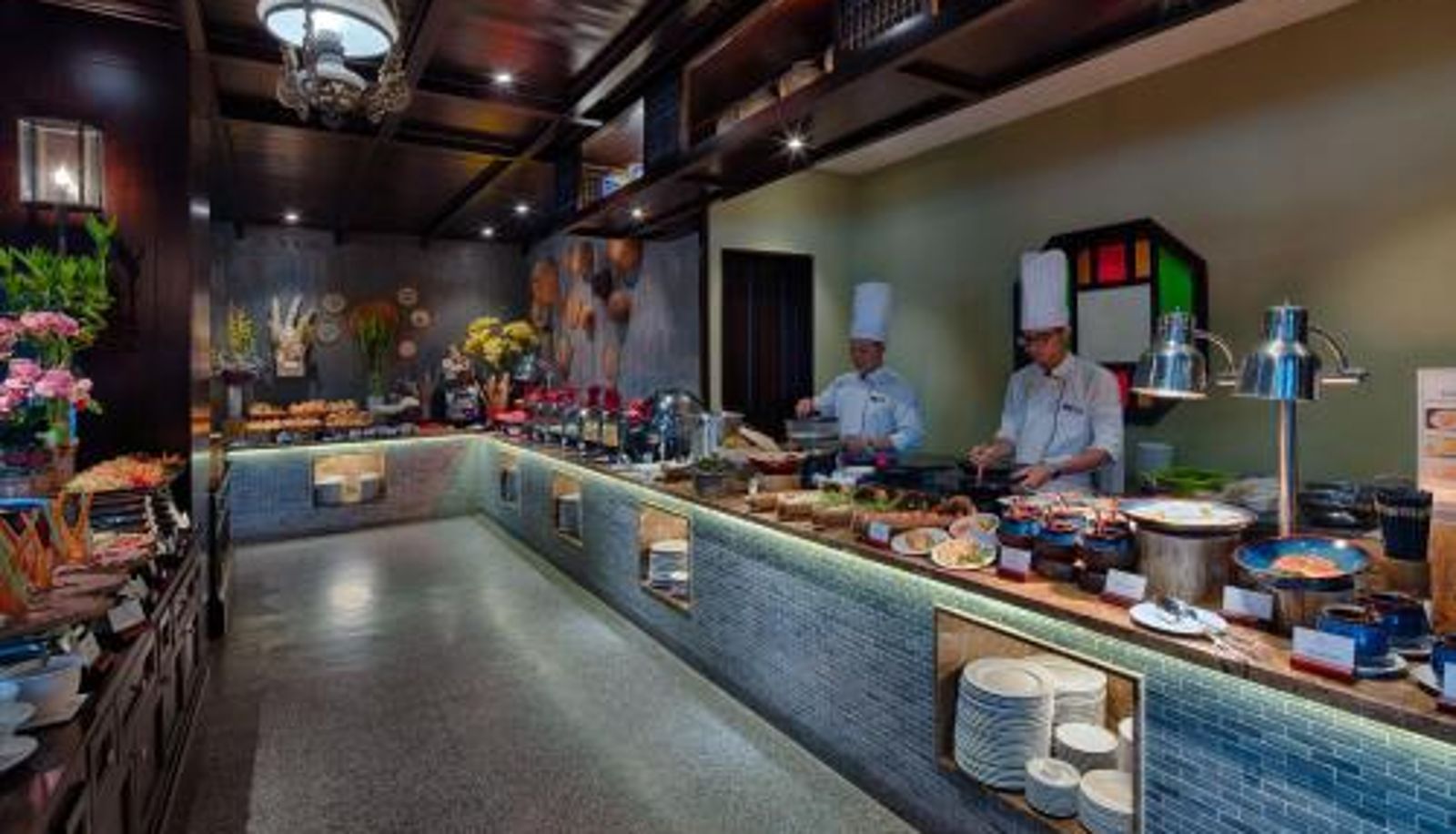 Salle de petit-déjeuner dans le restaurant - Little Riverside Hoi An . A Luxury Hotel & Spa