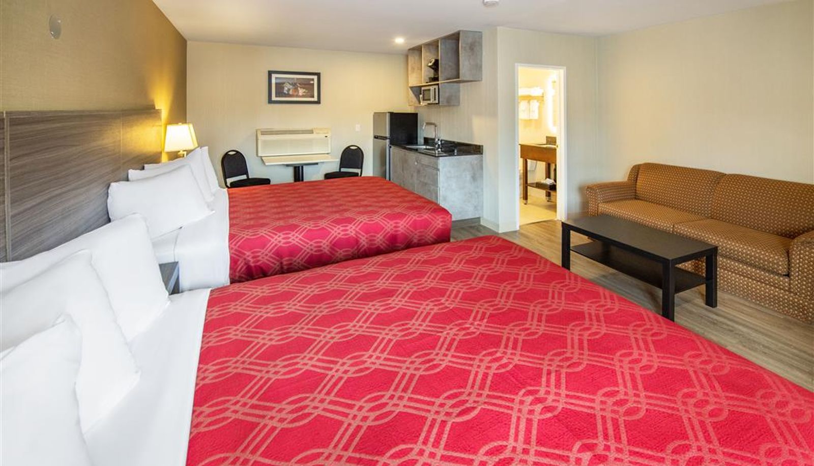 Room - Econo Lodge Inn & Suites