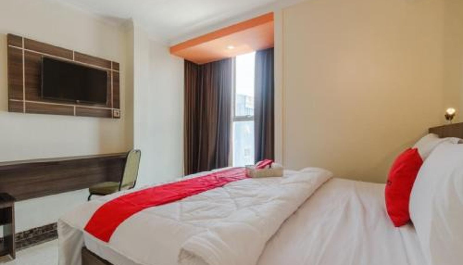 Room - RedDoorz Plus at Boulevard Panakkukang Makassar