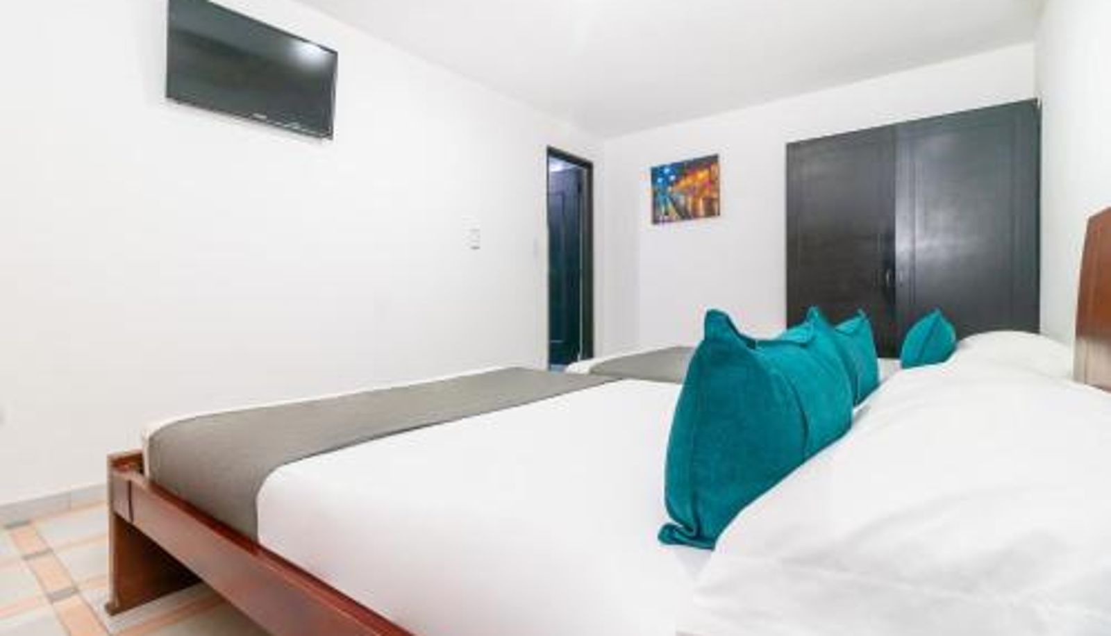 Driepersoonskamer - Ayenda Oporto Suites