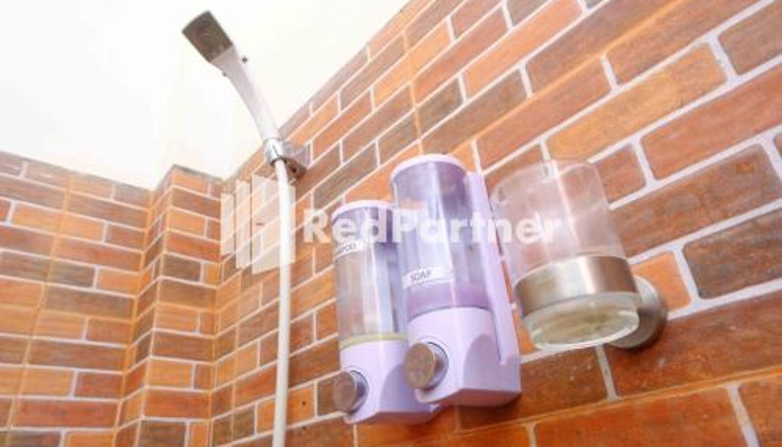 Cuarto de baño - Guest House Bibong Makassar Mitra RedDoorz