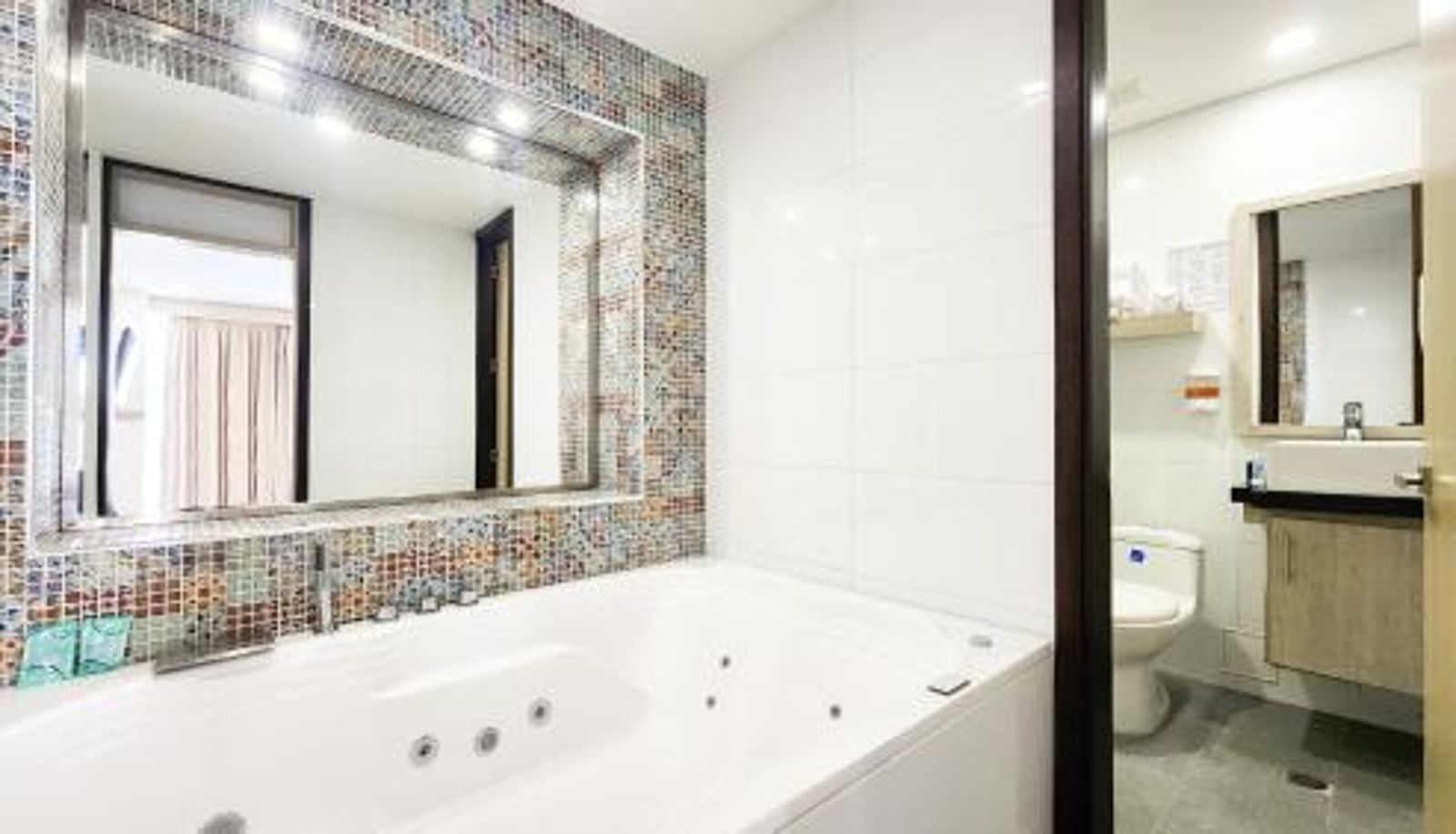 Badezimmer - BE Suites Hotel Cali