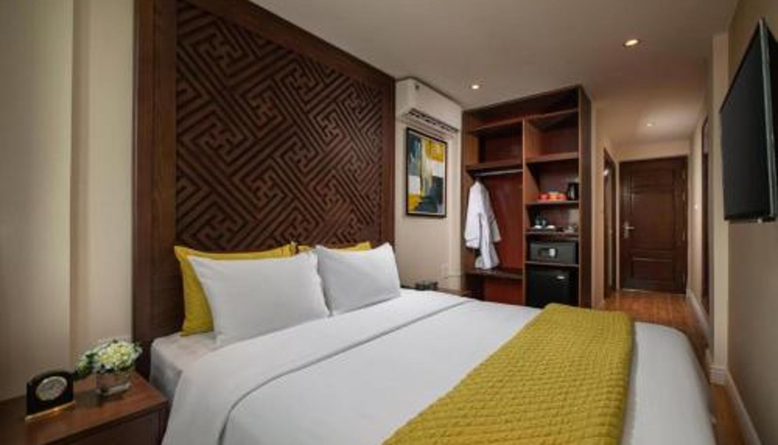 Suite - Hanoi Lakeside Premium Hotel & Travel